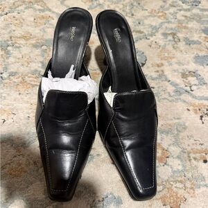 Elegant Black Leather Women's Mules